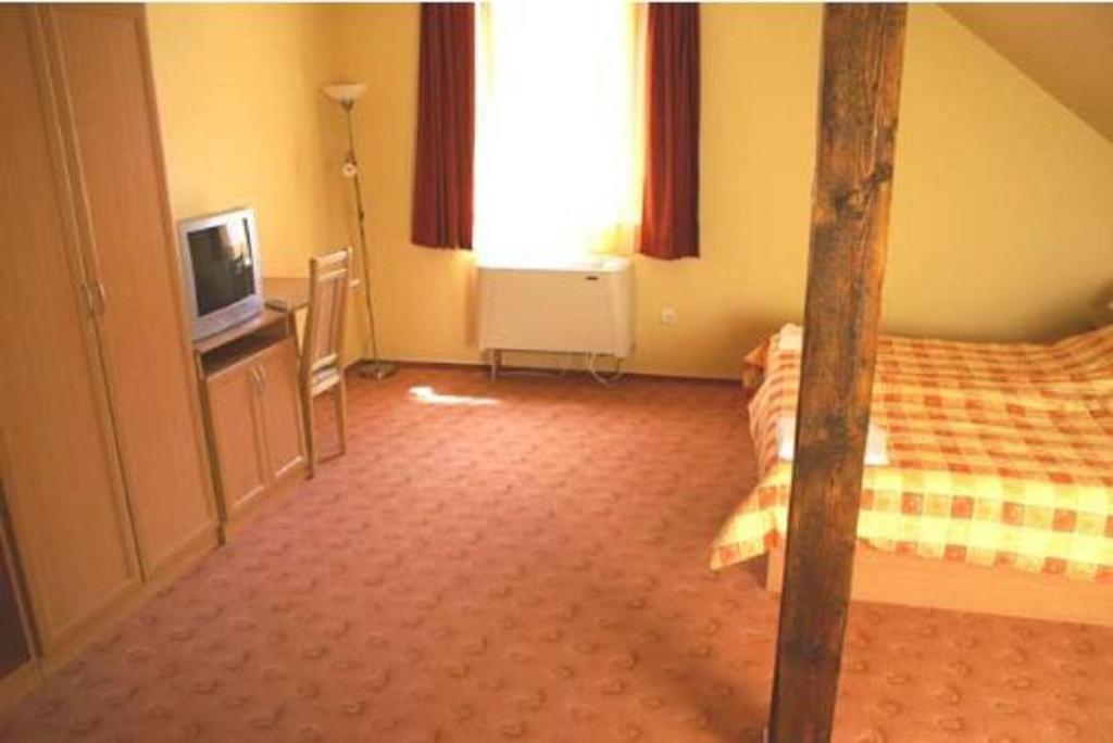 Turul Etterem Es Panzio Hotel Kaposvár Buitenkant foto