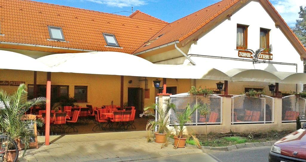Turul Etterem Es Panzio Hotel Kaposvár Buitenkant foto